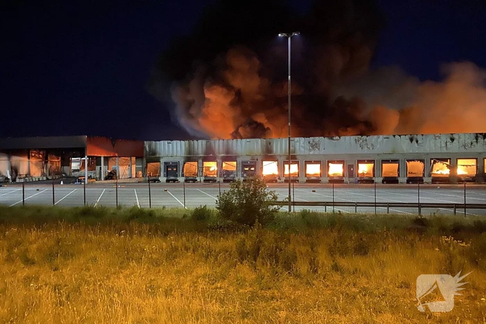 Zeer grote brand bij transportbedrijf
