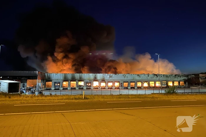 Zeer grote brand bij transportbedrijf