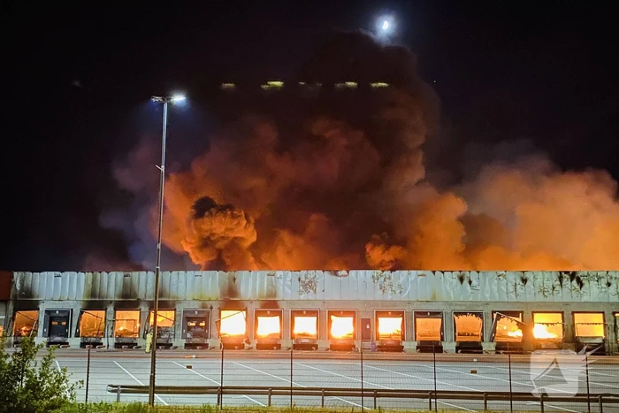Zeer grote brand bij transportbedrijf