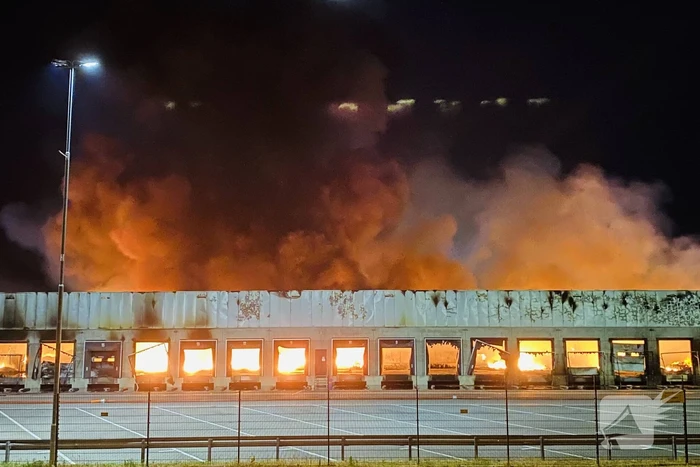 Zeer grote brand bij transportbedrijf