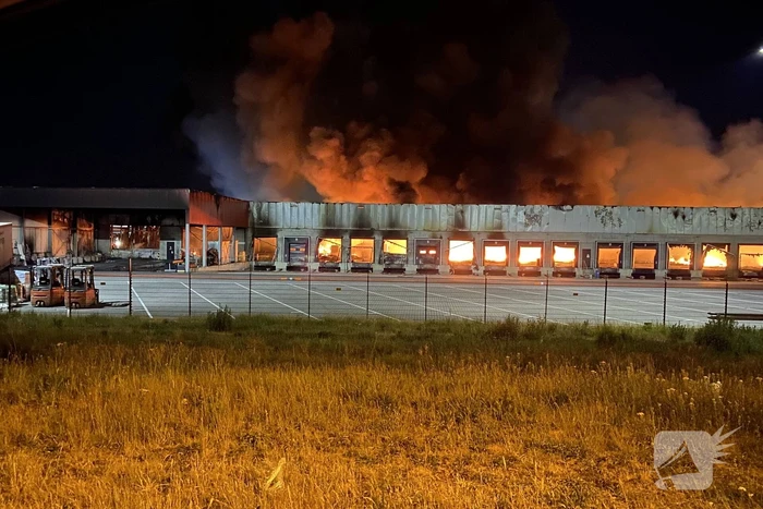 Zeer grote brand bij transportbedrijf
