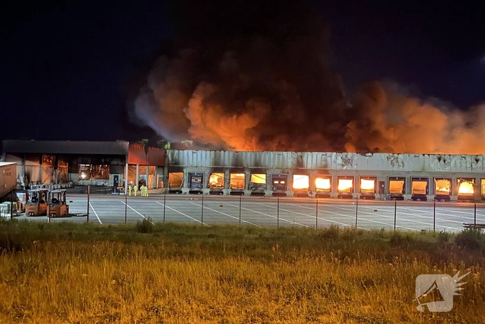 Zeer grote brand bij transportbedrijf