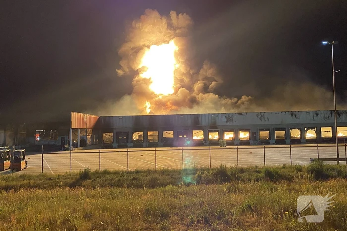 Zeer grote brand bij transportbedrijf