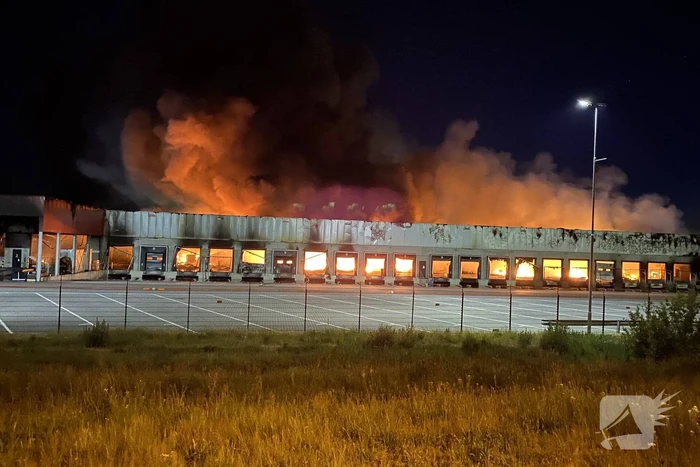 Zeer grote brand bij transportbedrijf