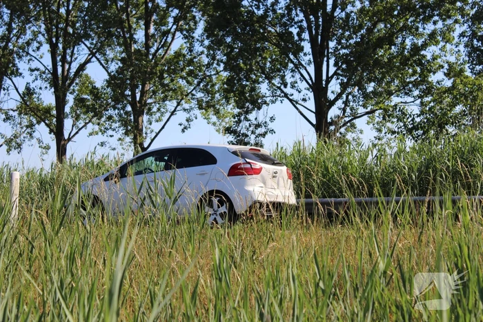 Kop-staart aanrijding met twee voertuigen