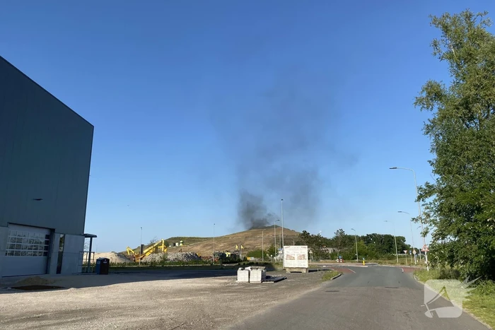 Flinke rookontwikkeling bij brand op vuilstort