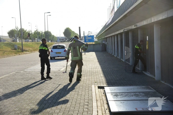 Brandweer onderzoekt rookontwikkeling in kantoorpand
