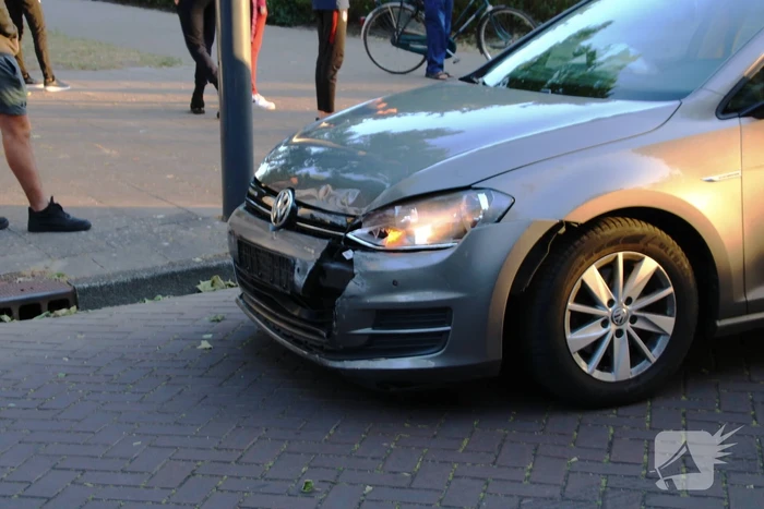 Scooterrijder gewond na botsing op rotonde