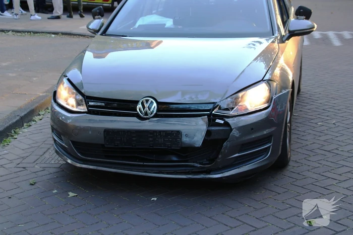 Scooterrijder gewond na botsing op rotonde