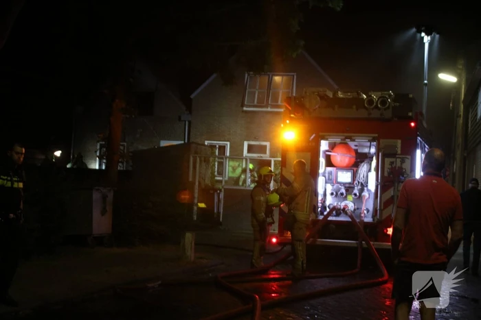 Persoon springt uit raam bij woningbrand