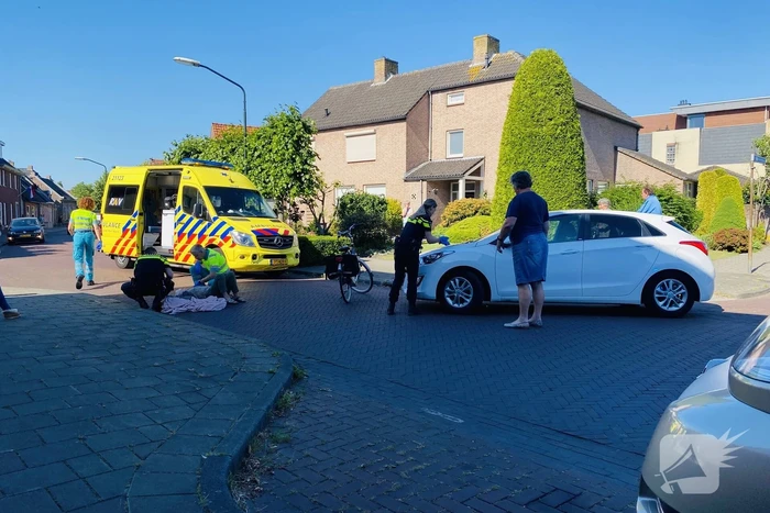 Fietsster gewond na aanrijding met auto