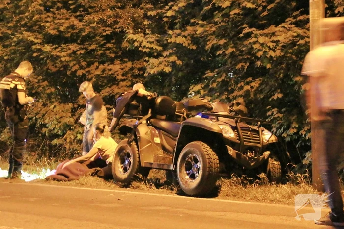Quad slaat meerdere malen over de kop