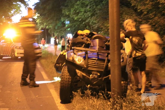 Quad slaat meerdere malen over de kop
