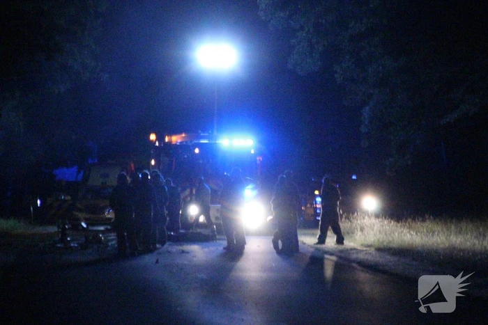 Automobilist (18) overleden na crash tegen boom