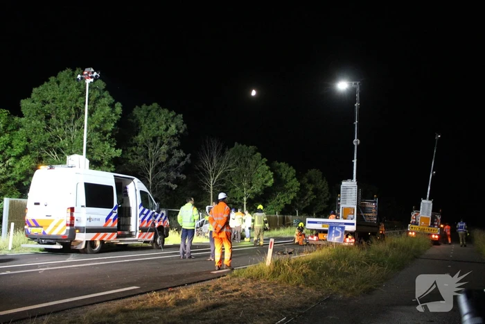Auto's vliegen in brand na frontale aanrijding