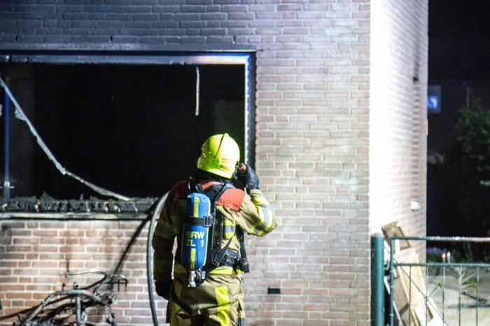 Veel schade aan woning door brandende scooter