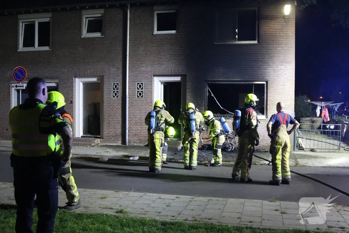 Veel schade aan woning door brandende scooter