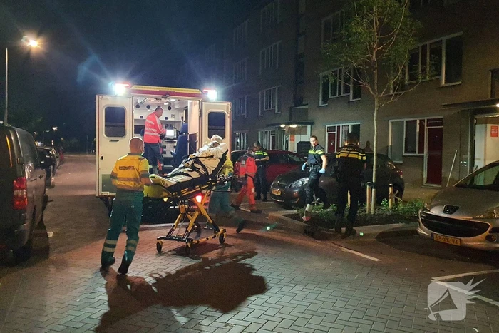 Persoon zwaargewond na steekpartij in woning