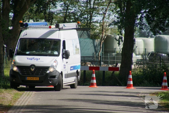 Straat blank door gesprongen waterleiding