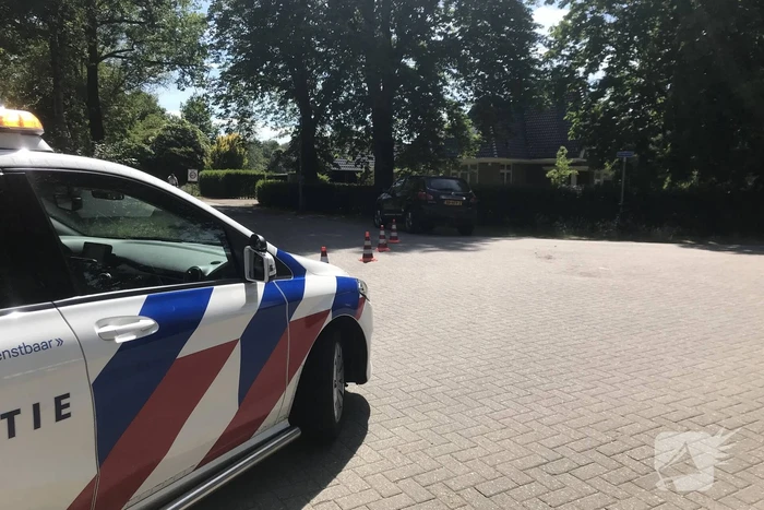 Afslaande automobilist ziet fietser over het hoofd