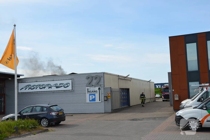 Flinke rookontwikkeling bij brand in loods