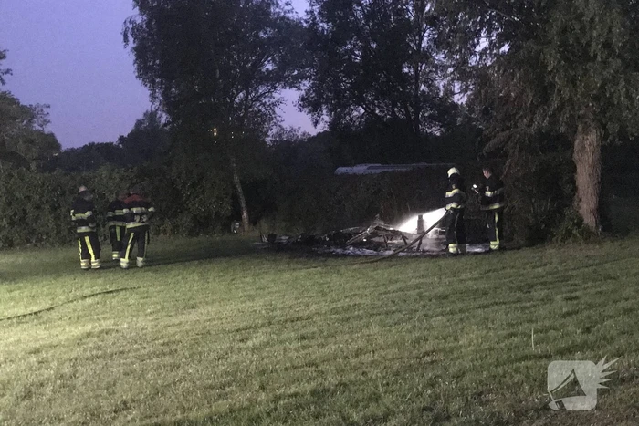 Caravan gaat in vlammen op