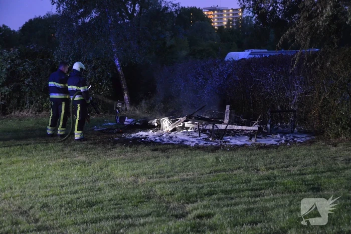 Caravan gaat in vlammen op