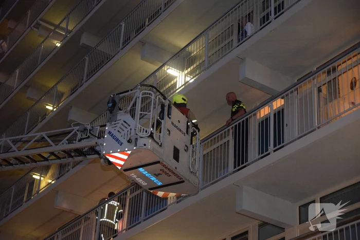 Brand in flatwoning snel onder controle