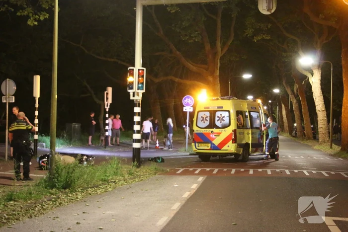 Scooterrijder ernstig gewond na val