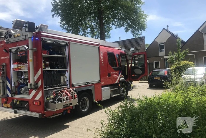Buurtbewoners blussen brand