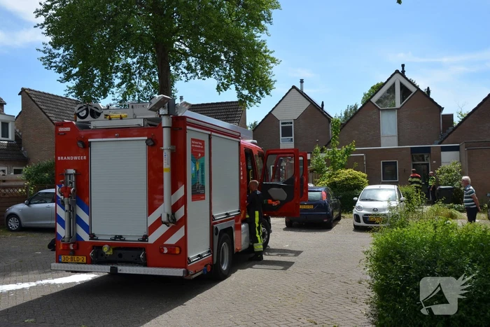 Buurtbewoners blussen brand