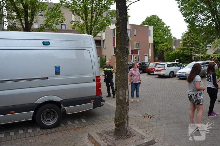 Mogelijk explosief aangetroffen, straat afgezet