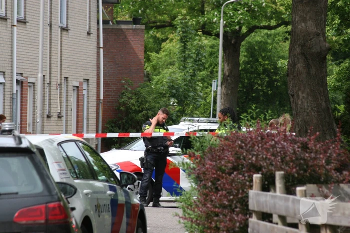 Mogelijk explosief aangetroffen, straat afgezet