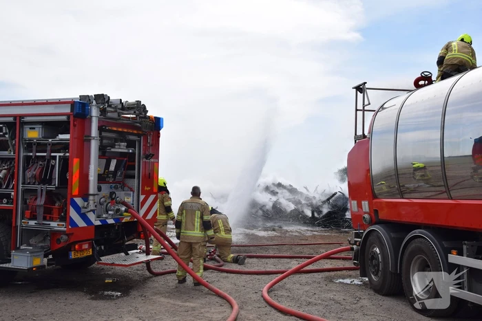 Grote hoop met bomen in brand