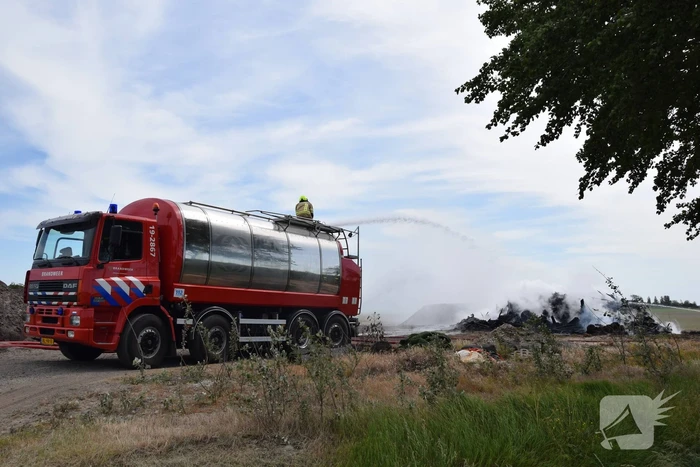 Grote hoop met bomen in brand