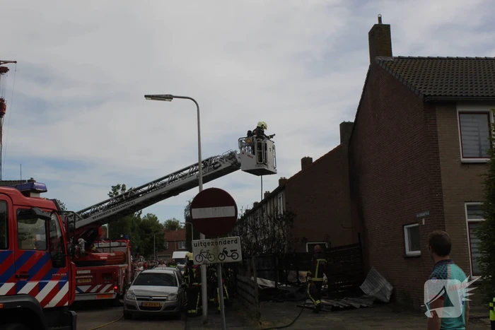 Enorme vlammenzee bij brand in schuur