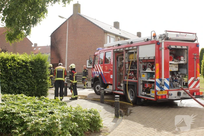 Enorme vlammenzee bij brand in schuur