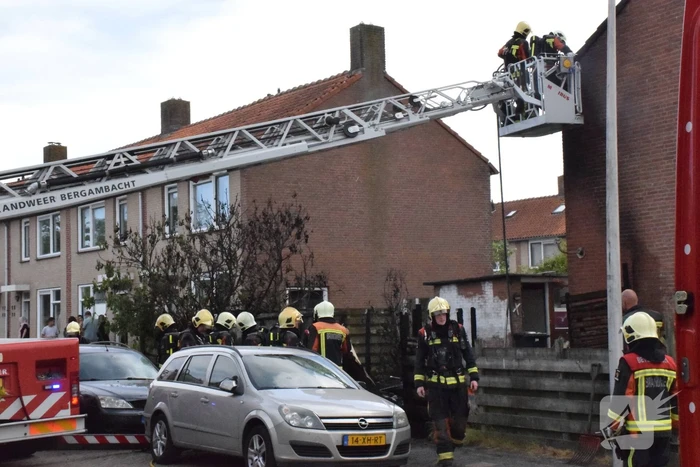 Enorme vlammenzee bij brand in schuur