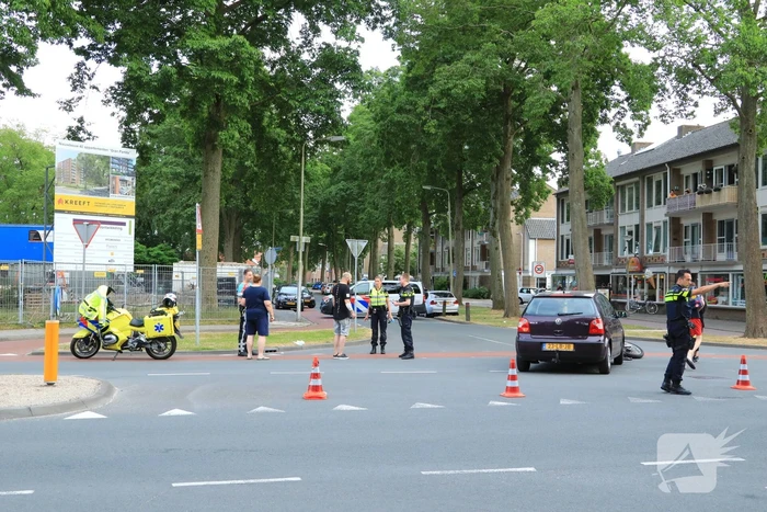 Motorrijder gewond na botsing met auto