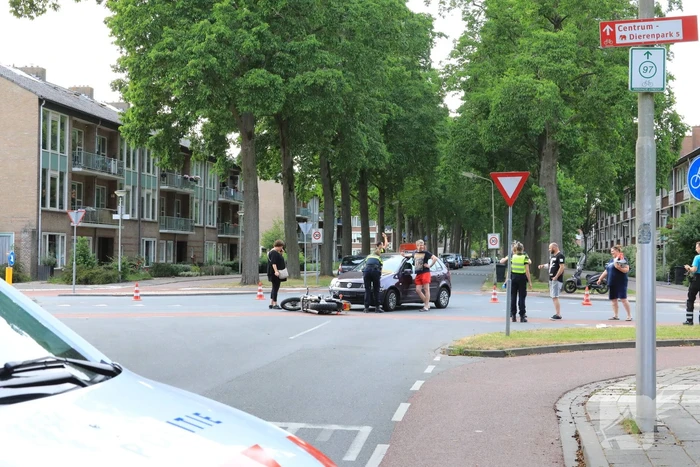 Motorrijder gewond na botsing met auto