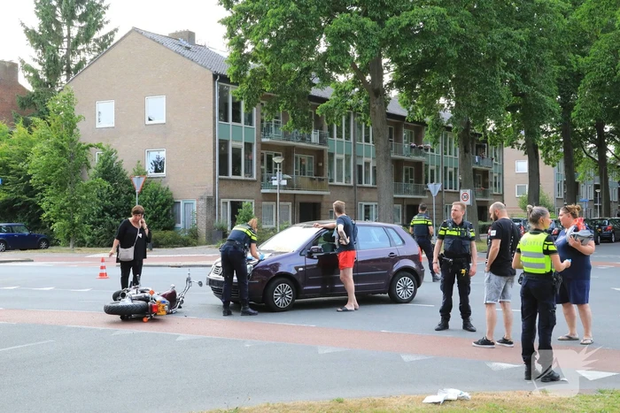 Motorrijder gewond na botsing met auto