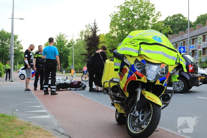 Motorrijder gewond na botsing met auto
