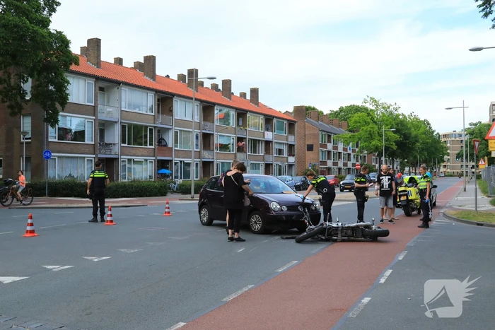 Motorrijder gewond na botsing met auto