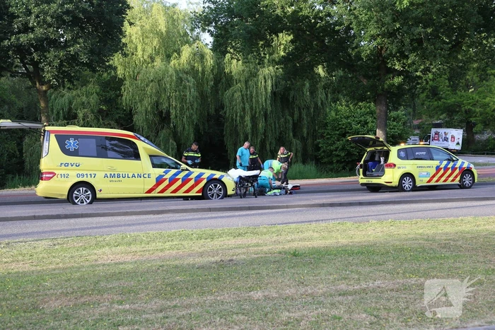 Fietser hard onderuit