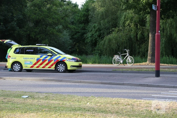 Fietser hard onderuit