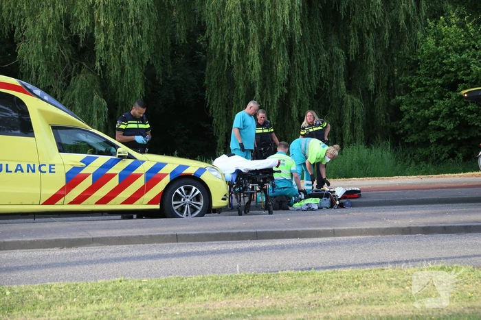 Fietser hard onderuit