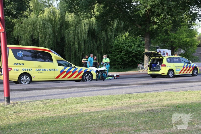 Fietser hard onderuit