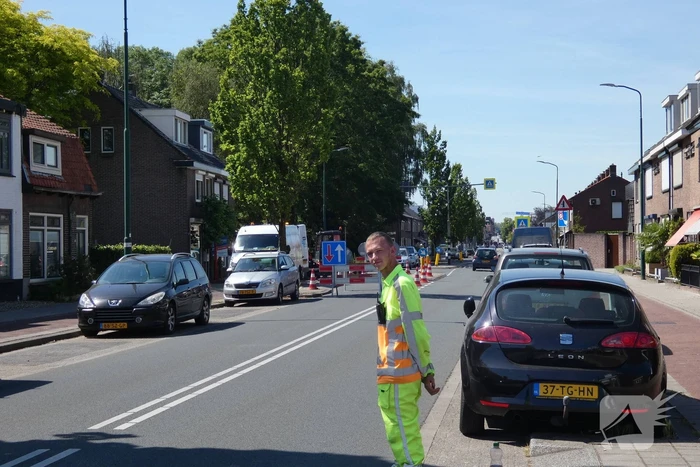 Weg afgesloten door herstelwerkzaamheden gesprongen waterleiding