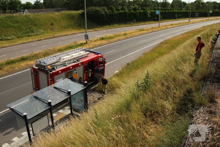 Brand op geluidswal snel geblust