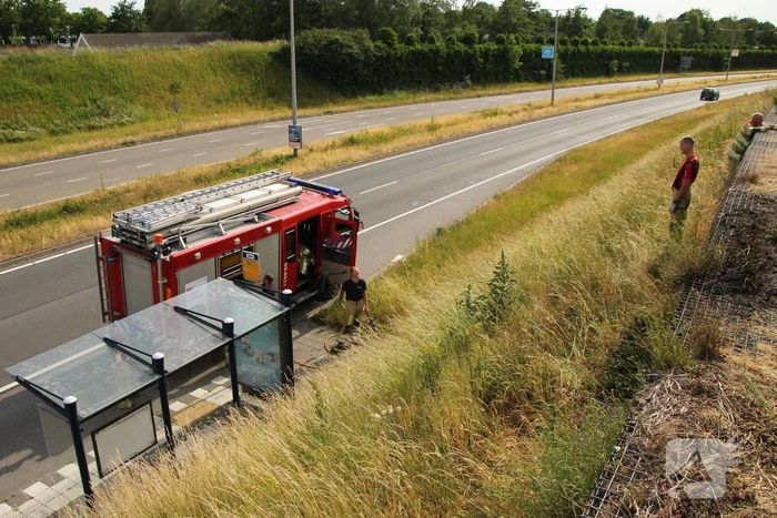 Brand op geluidswal snel geblust